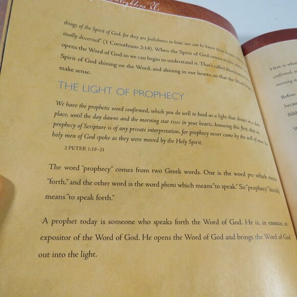 The Secret of the Light by Thomas Kinkade & David Jeremiah book RELIGIOUS - Picture 12 of 15